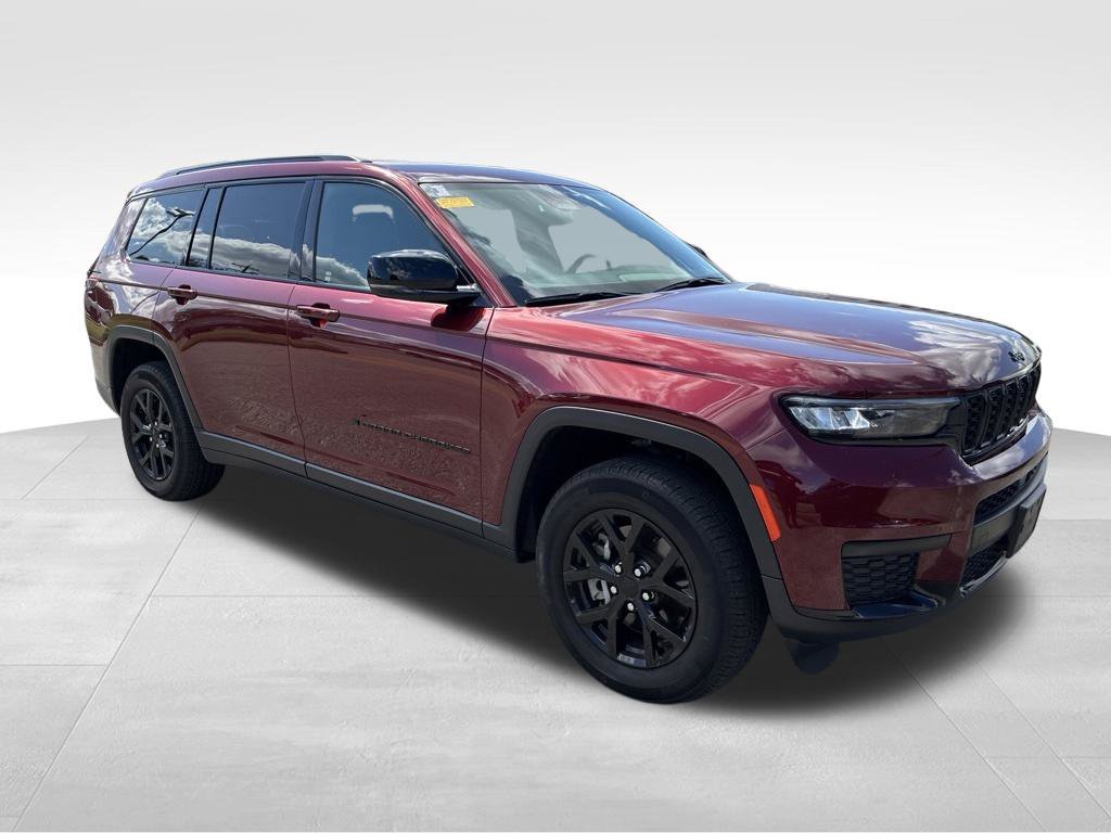 Used 2024 Red Jeep Altitude image 8