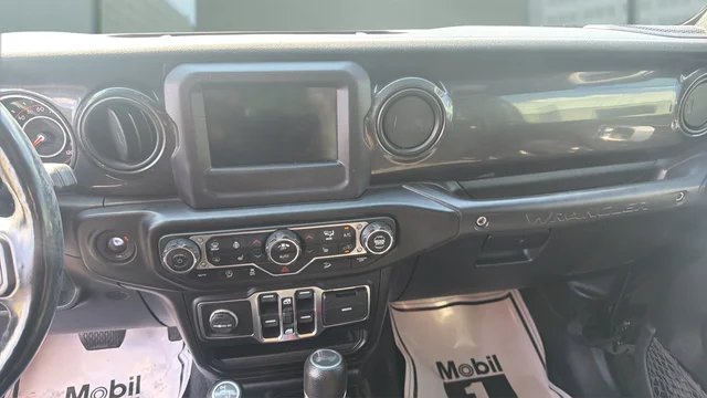 Used 2020 Black Jeep Unlimited Sport Altitude image 18
