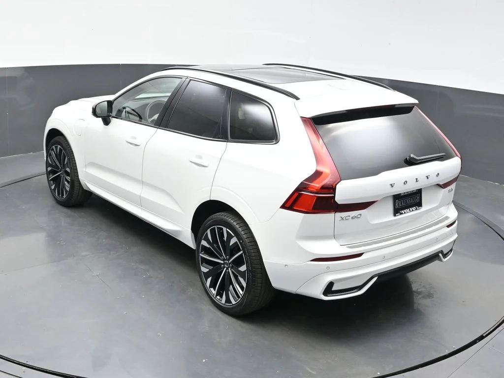 New 2026 Crystal White Volvo T8 Ultra image 31