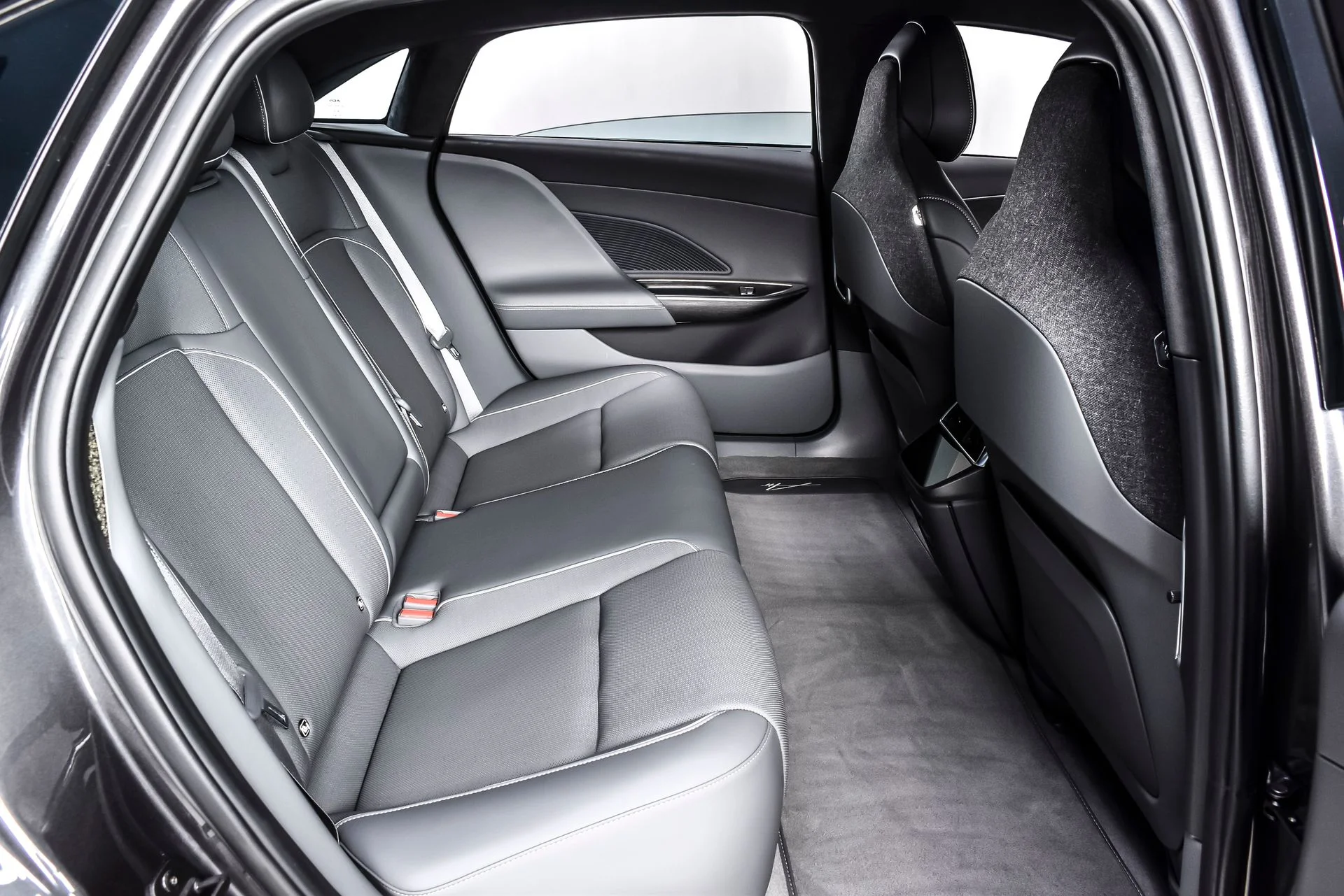 Used 2023 Quantum Gray Metallic Lucid Grand Touring image 20