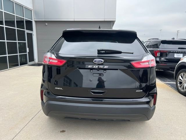 Used 2022 Black Metallic Ford SEL image 11