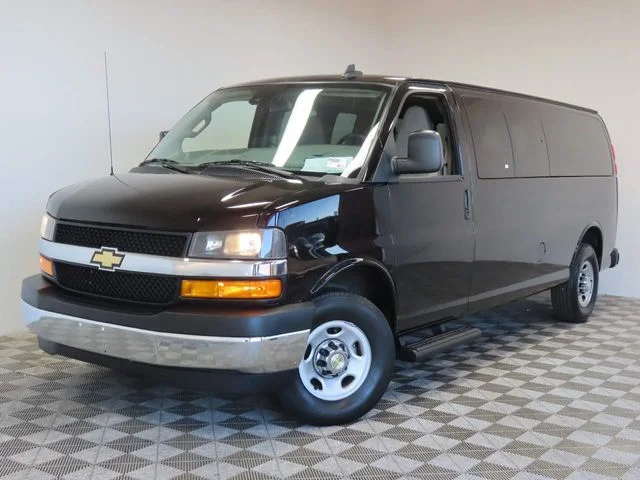 2024 Chevrolet Express 3500 LT Extended's photo