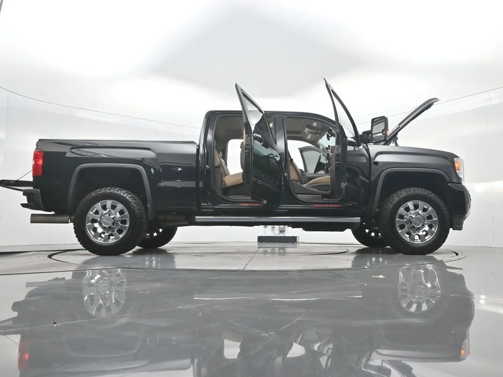 Used 2019 Black GMC Denali image 44
