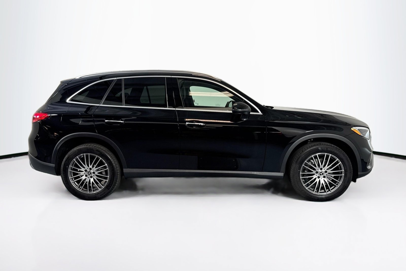 New 2026 Black Mercedes-Benz GLC 300 image 4