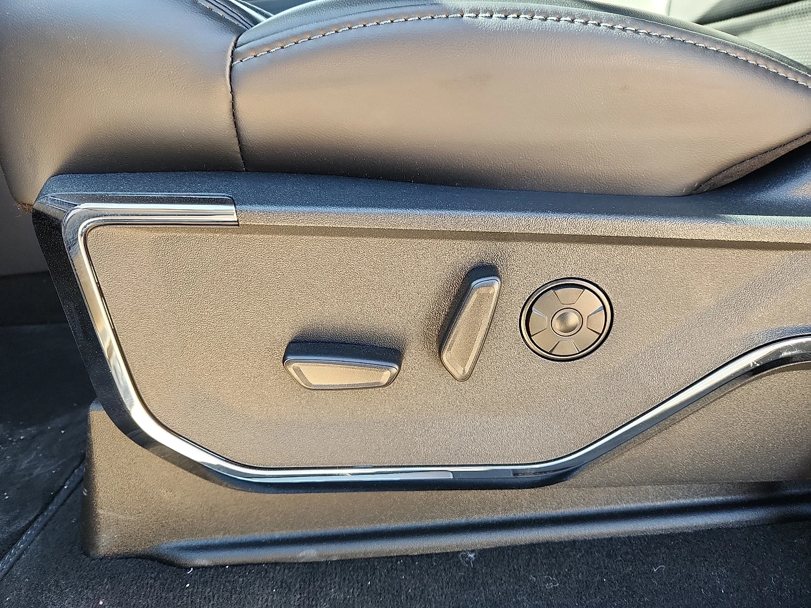 New 2026 Glacier Gray Metallic Tri-Coat Ford F-250® Platinum® image 16