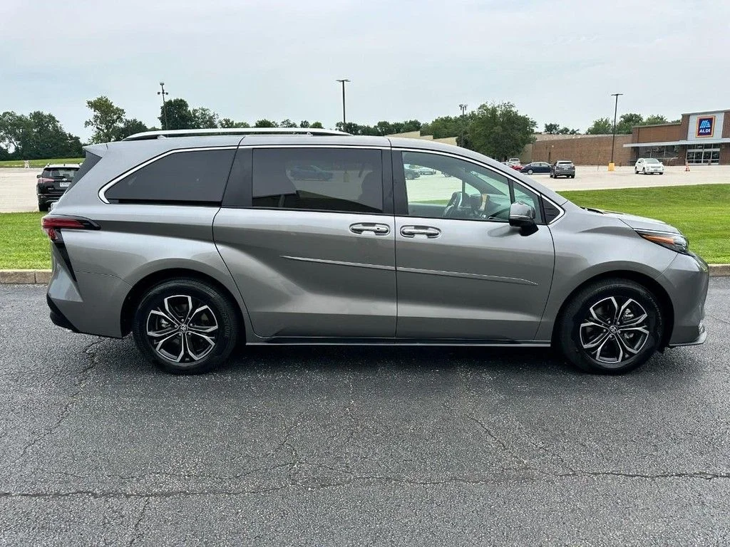 Used 2026  Toyota Platinum image 2