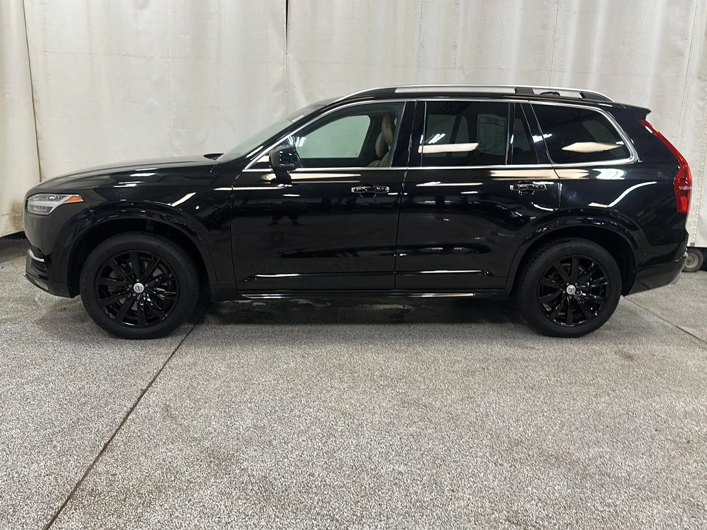 Used 2016 Volvo XC90 Momentum with VIN YV4A22PK6G1077426 for sale in Waconia, Minnesota