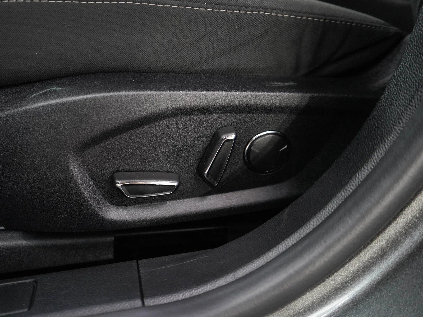 Used 2020 Magnetic Ford SE image 26