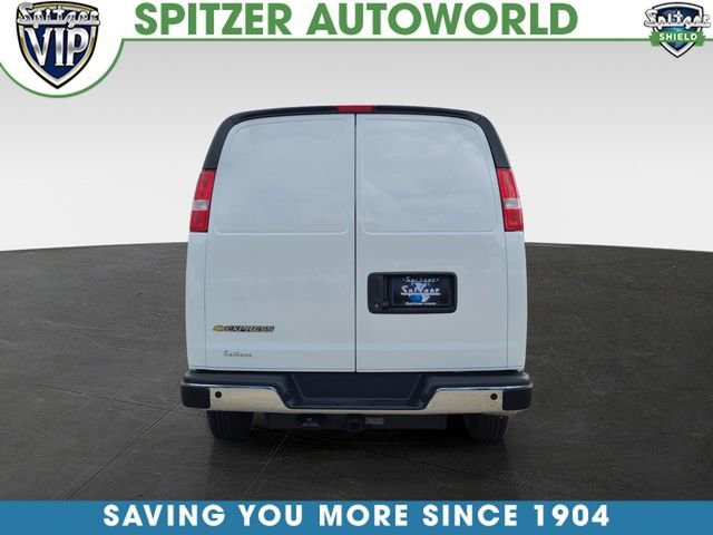 New 2025 Summit White Chevrolet WT image 6