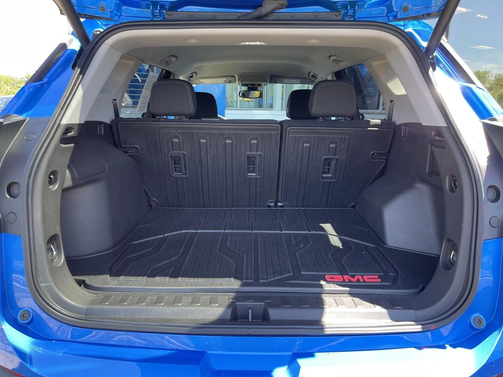 Used 2024 Riptide Metallic GMC SLE image 37