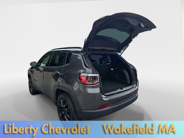 Used 2023 Granite Crystal Metallic Clearcoat Jeep Altitude image 11