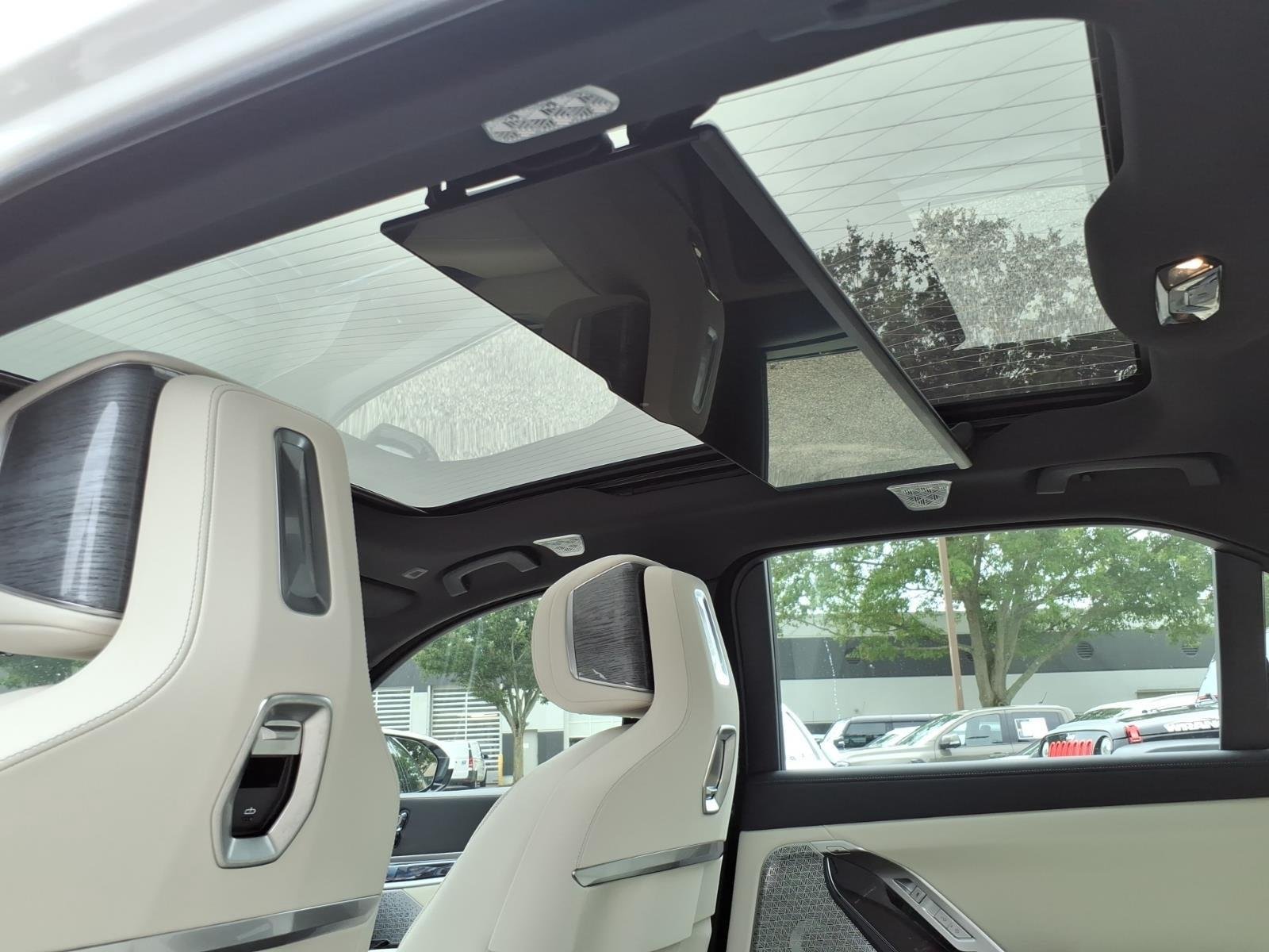 Used 2025 Mineral White Metallic BMW 760i xDrive image 11