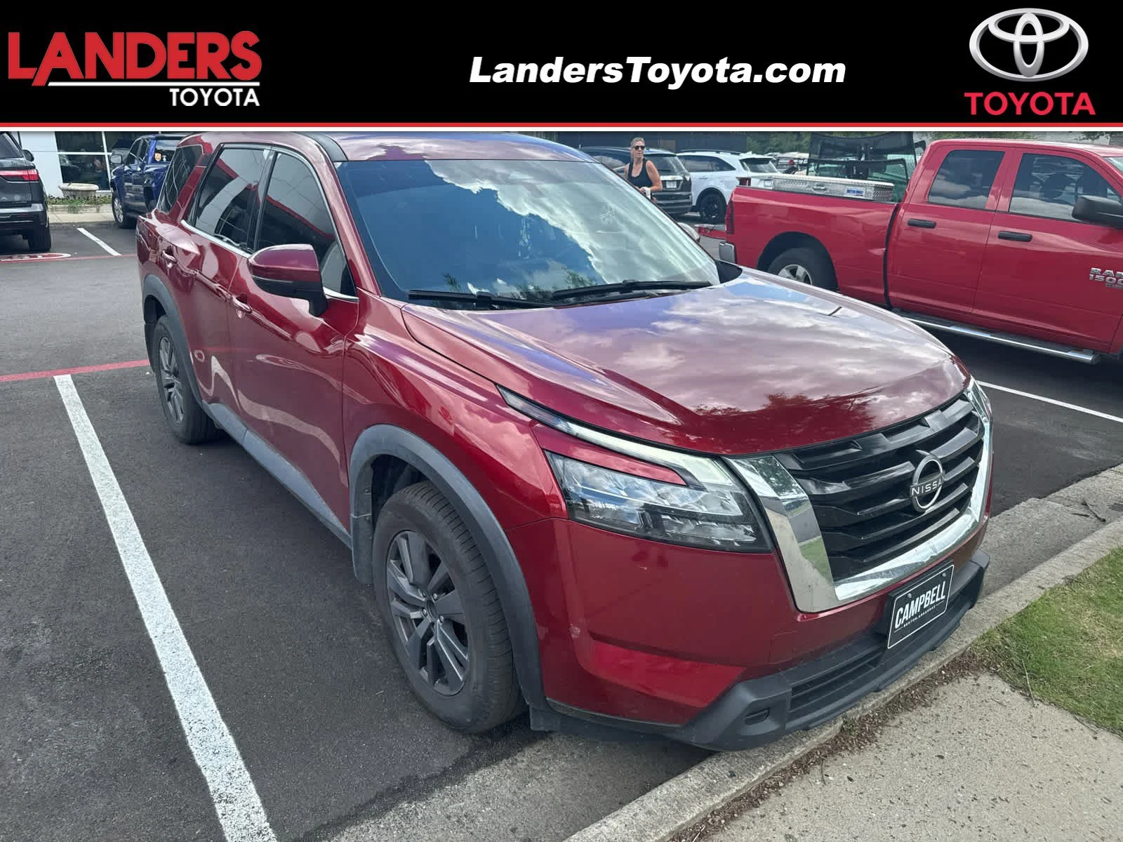 2023 Nissan Pathfinder SV 4WD's photo