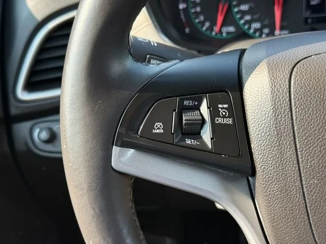 Used 2021 IRIDESCENT PEARL TRICOAT Chevrolet LT image 18