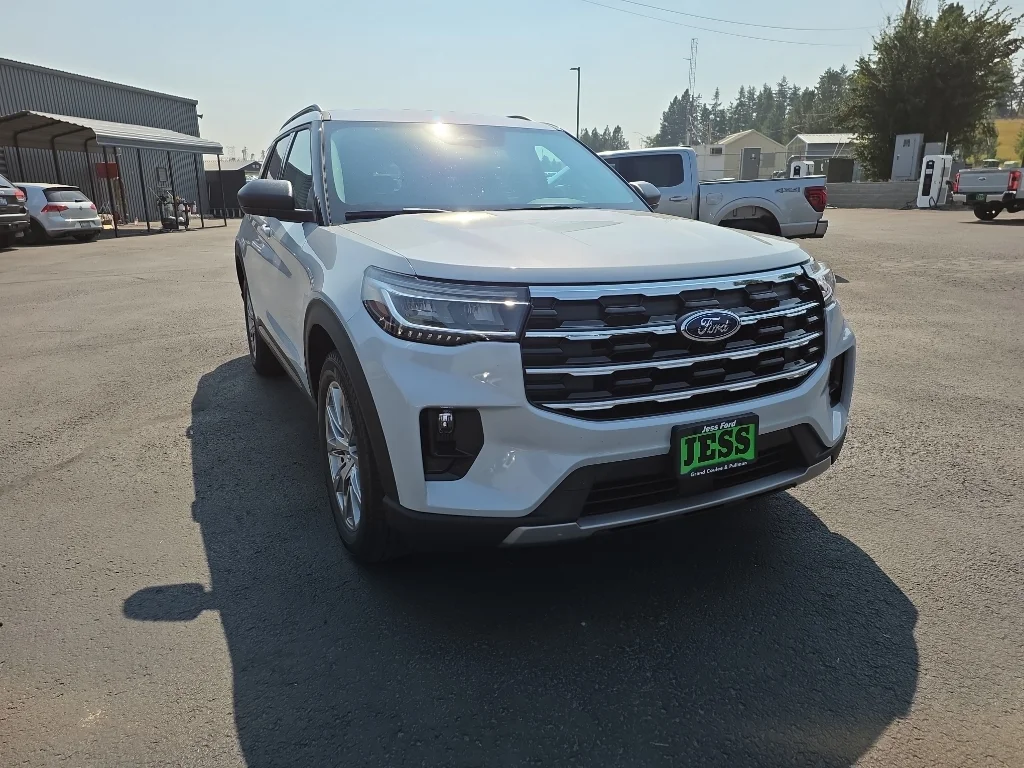 New 2026 Space White Metallic Ford Active image 3