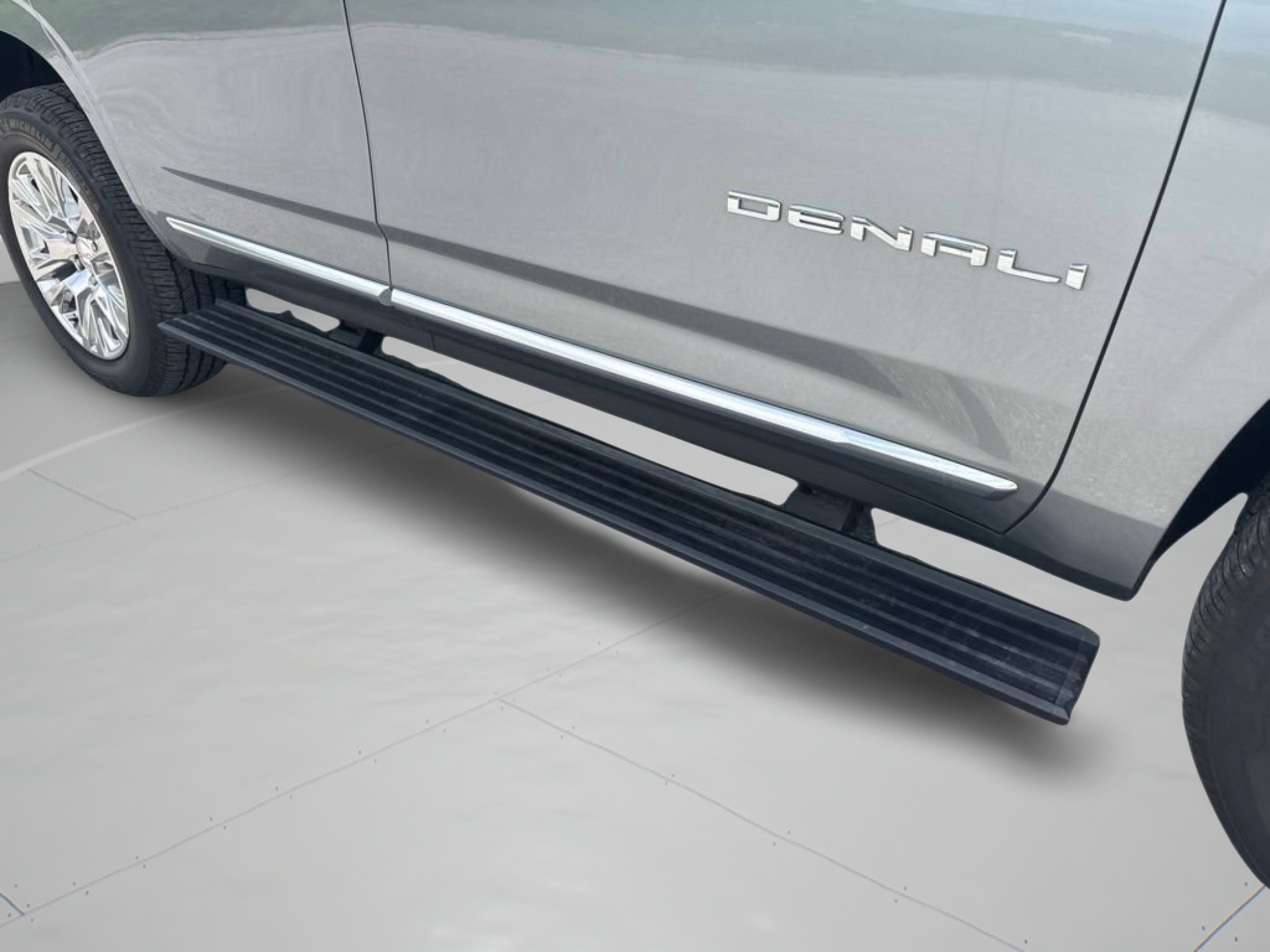 Used 2023 Sterling Metallic GMC Denali image 34