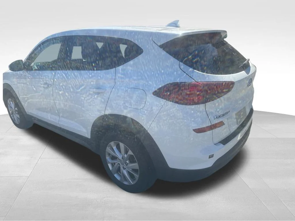 Used 2019 White Hyundai SE image 17