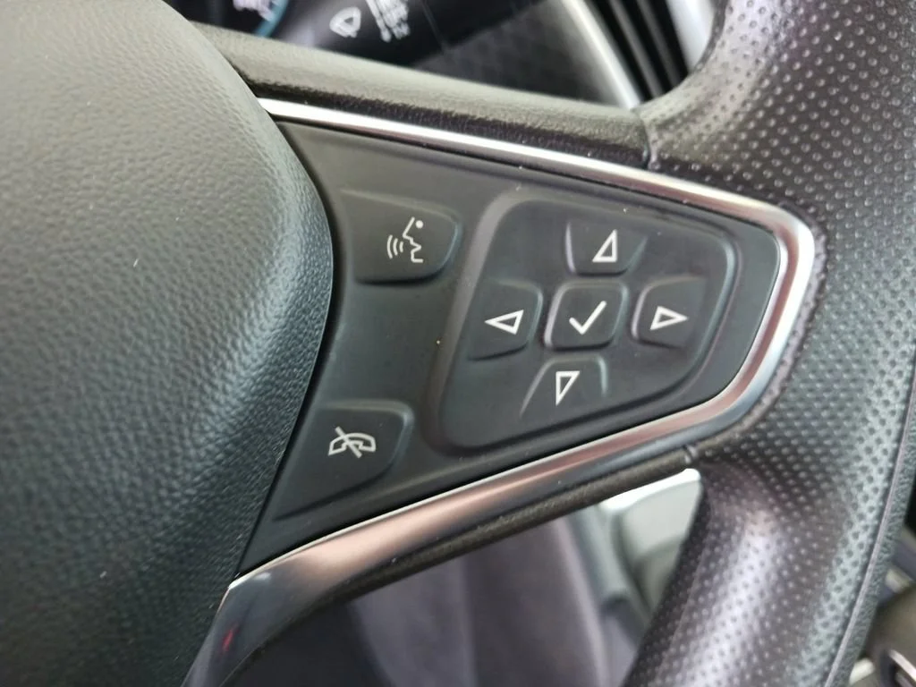 Used 2024 Summit White Chevrolet 1LT image 31