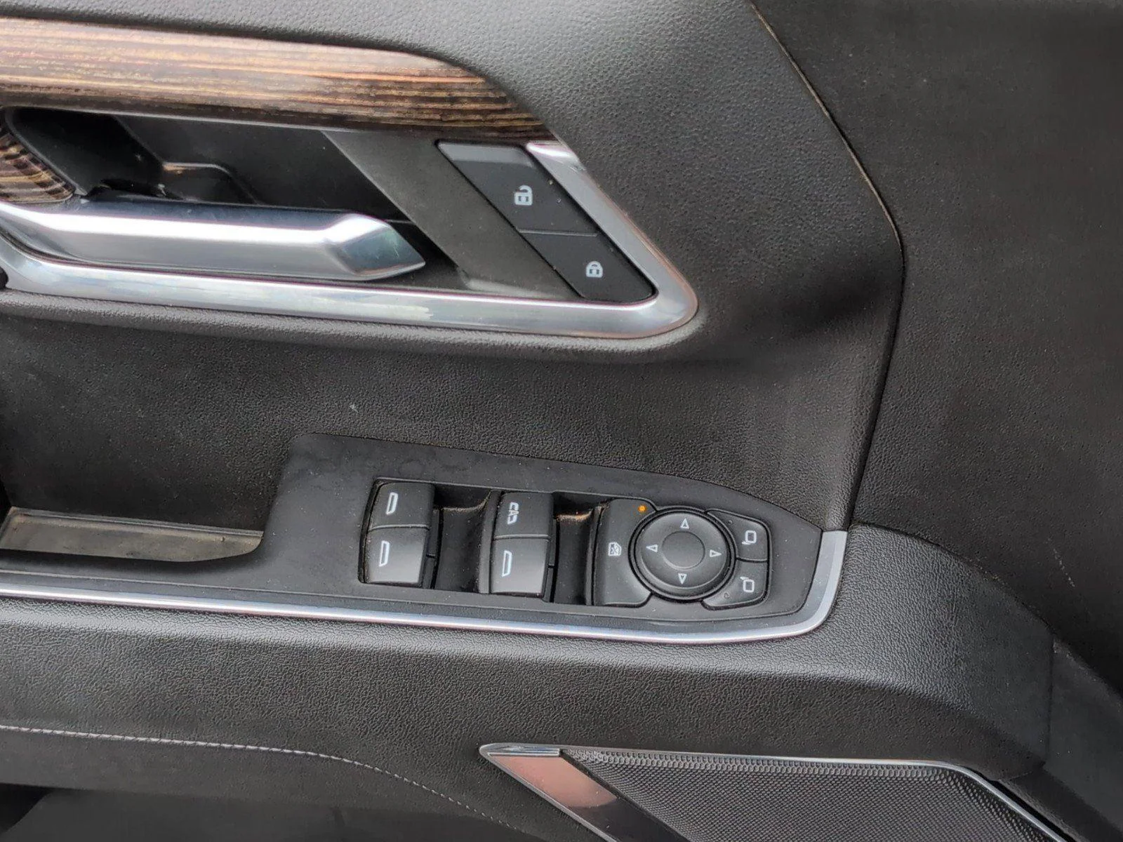 Used 2023 Summit White GMC Elevation image 16