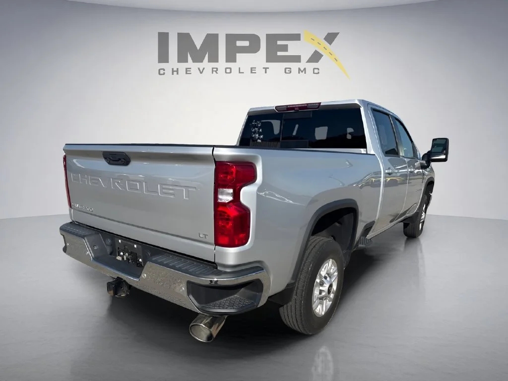 Used 2023 Silver Ice Metallic Chevrolet LT image 5