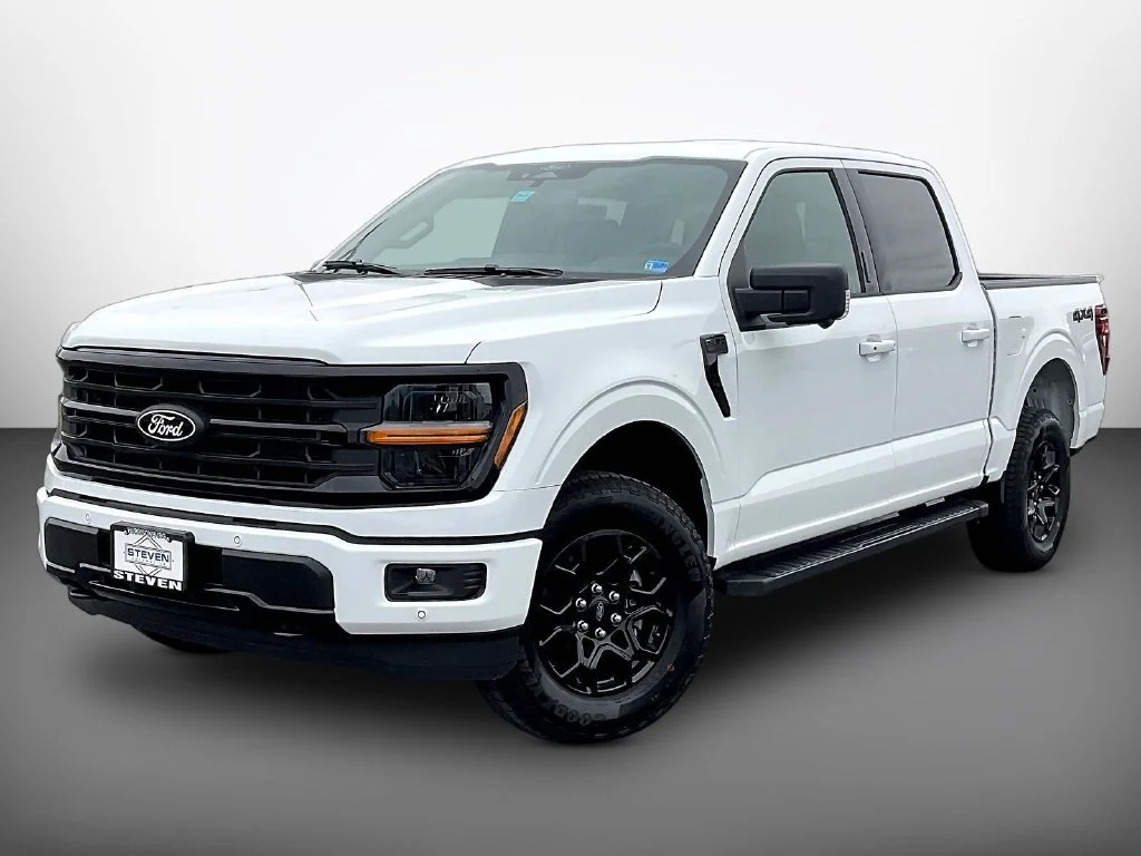 New 2026 Oxford White Ford XLT image 2