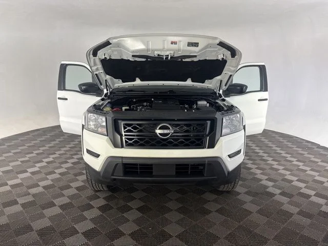 Used 2022 White Nissan S image 11