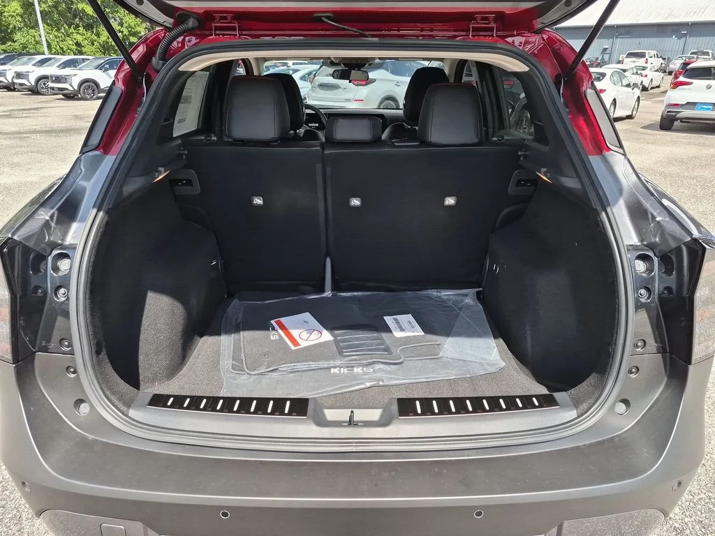 New 2027 Gray Nissan SR image 30