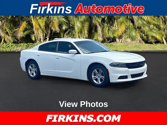 Used 2019 White Dodge SXT image 1