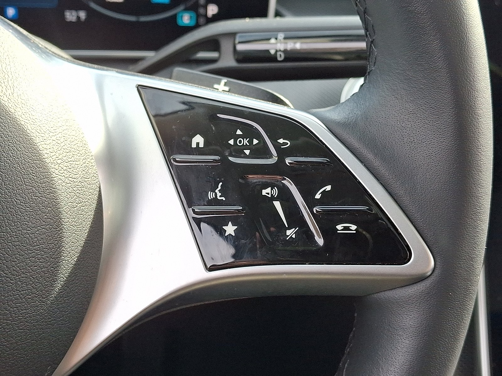 2025 Mercedes-Benz C-Class Sedan C 300 - Photo 21