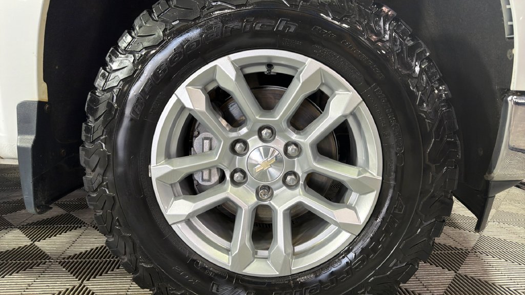 Used 2022 SUMMIT WHITE Chevrolet LT image 36