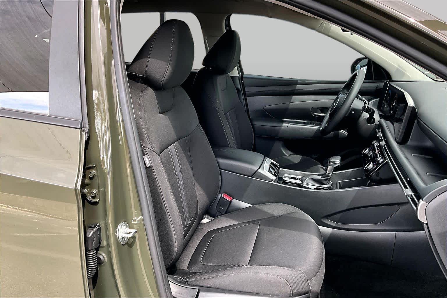 Used 2025 Rockwood Green Hyundai SEL image 9