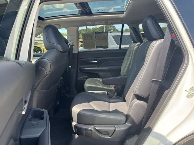Used 2025 Beige Toyota Platinum image 27
