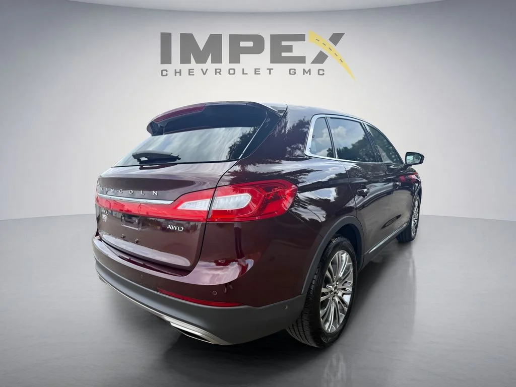 Used 2018 Red Lincoln Reserve image 5
