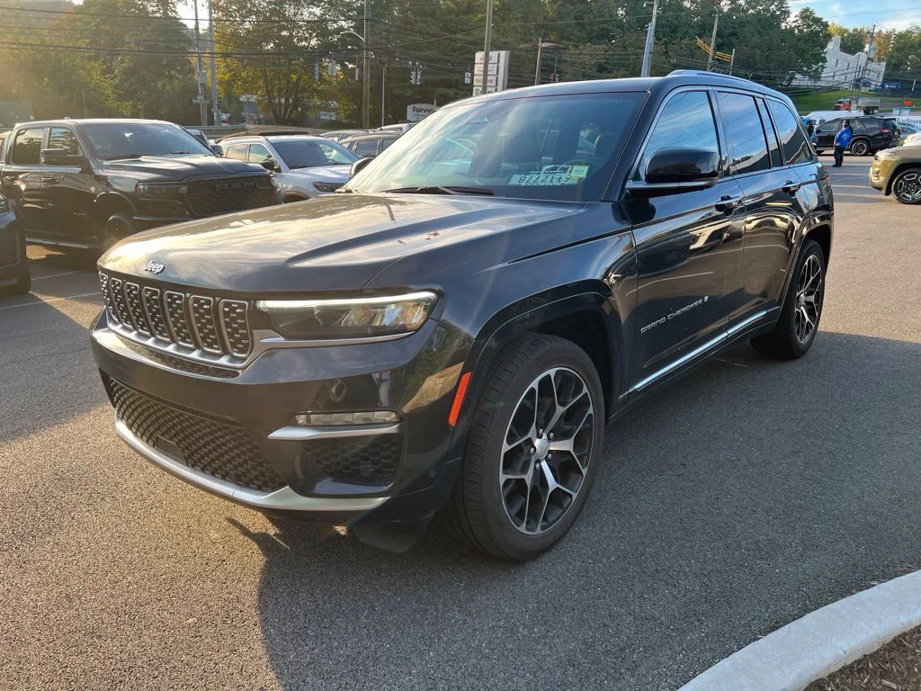 Used 2022 Black Jeep Summit Reserve image 3
