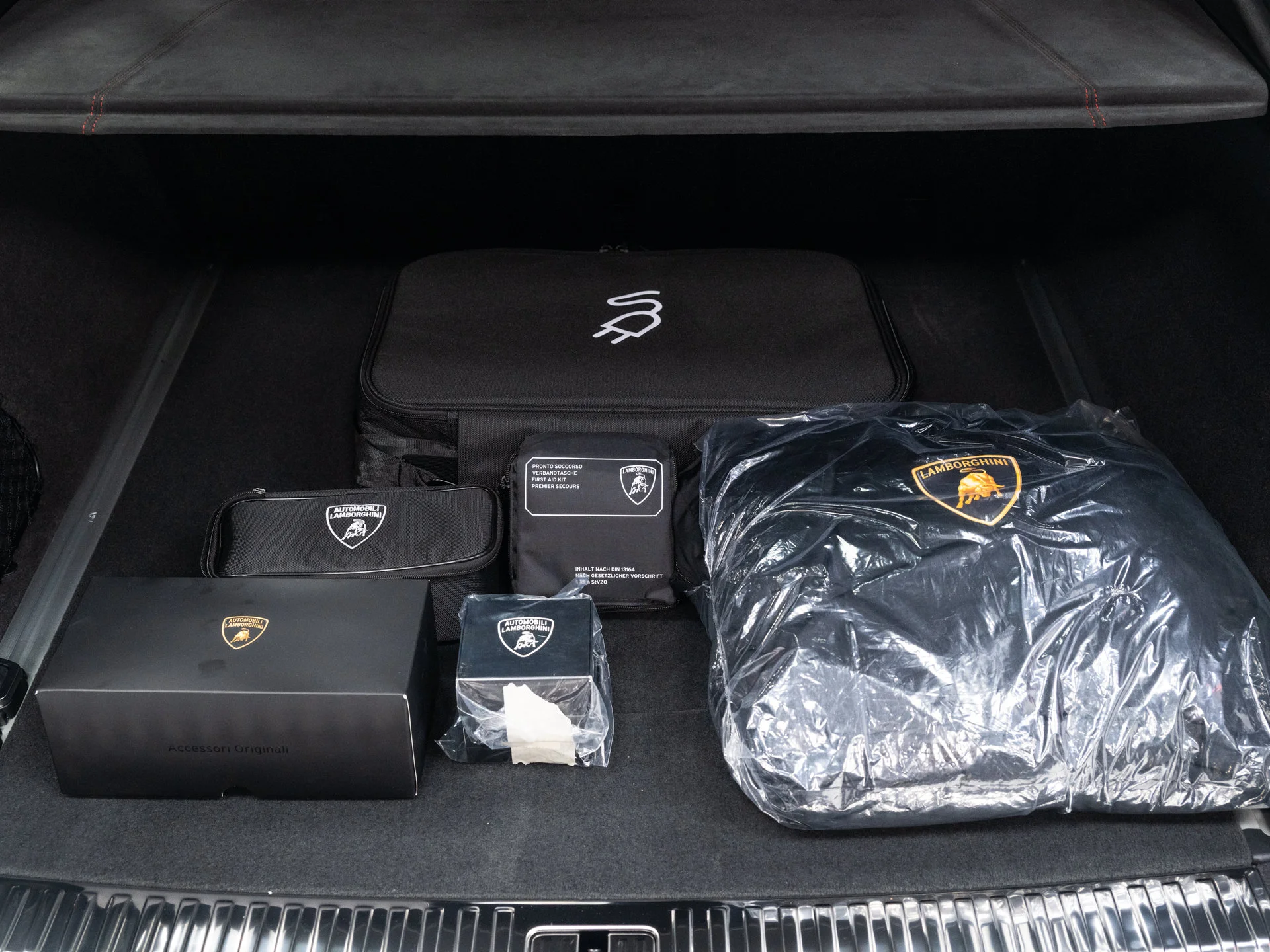 Used 2025  Lamborghini SE image 94