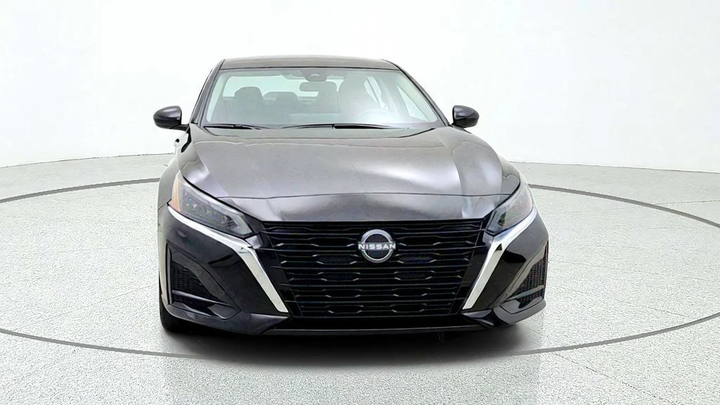 Used 2025 Super Black Nissan SV AWD w/ Special Edition Package image 2