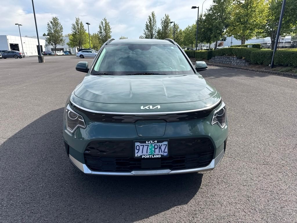 Used 2023 Cityscape Green Kia Wind image 2