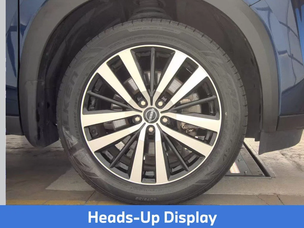 Used 2023 Blue Nissan Platinum image 15