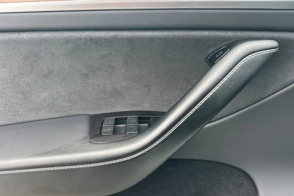 2023 Tesla Model Y Long Range - Photo 11