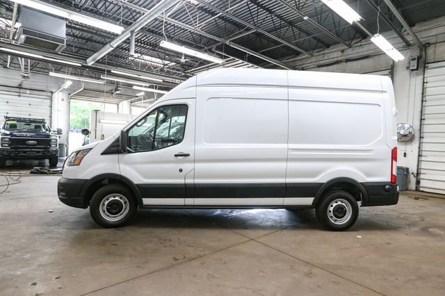 Used 2025  Ford Base image 6
