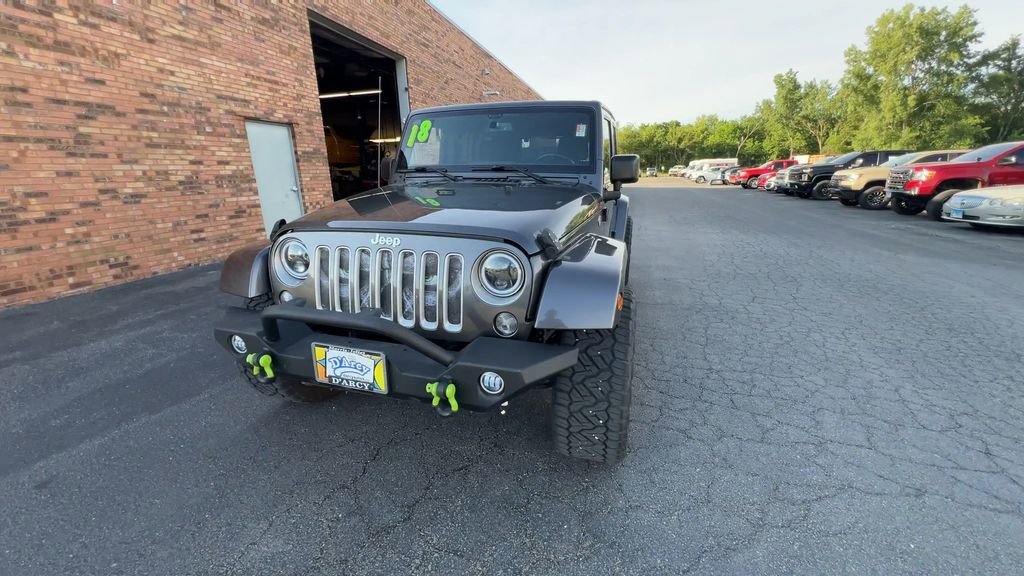 Used 2018  Jeep Sahara image 8