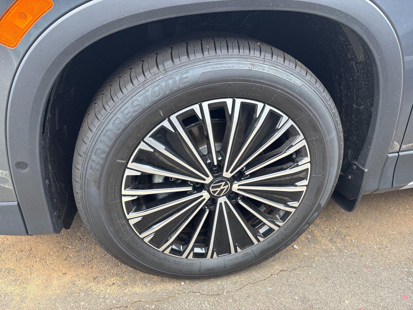 New 2026 Platinum Gray Metallic Volkswagen S image 10