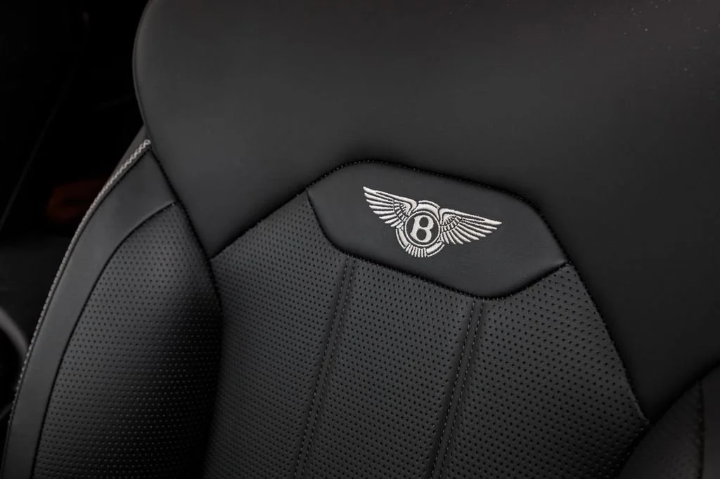 Used 2023 White Bentley V8 image 13