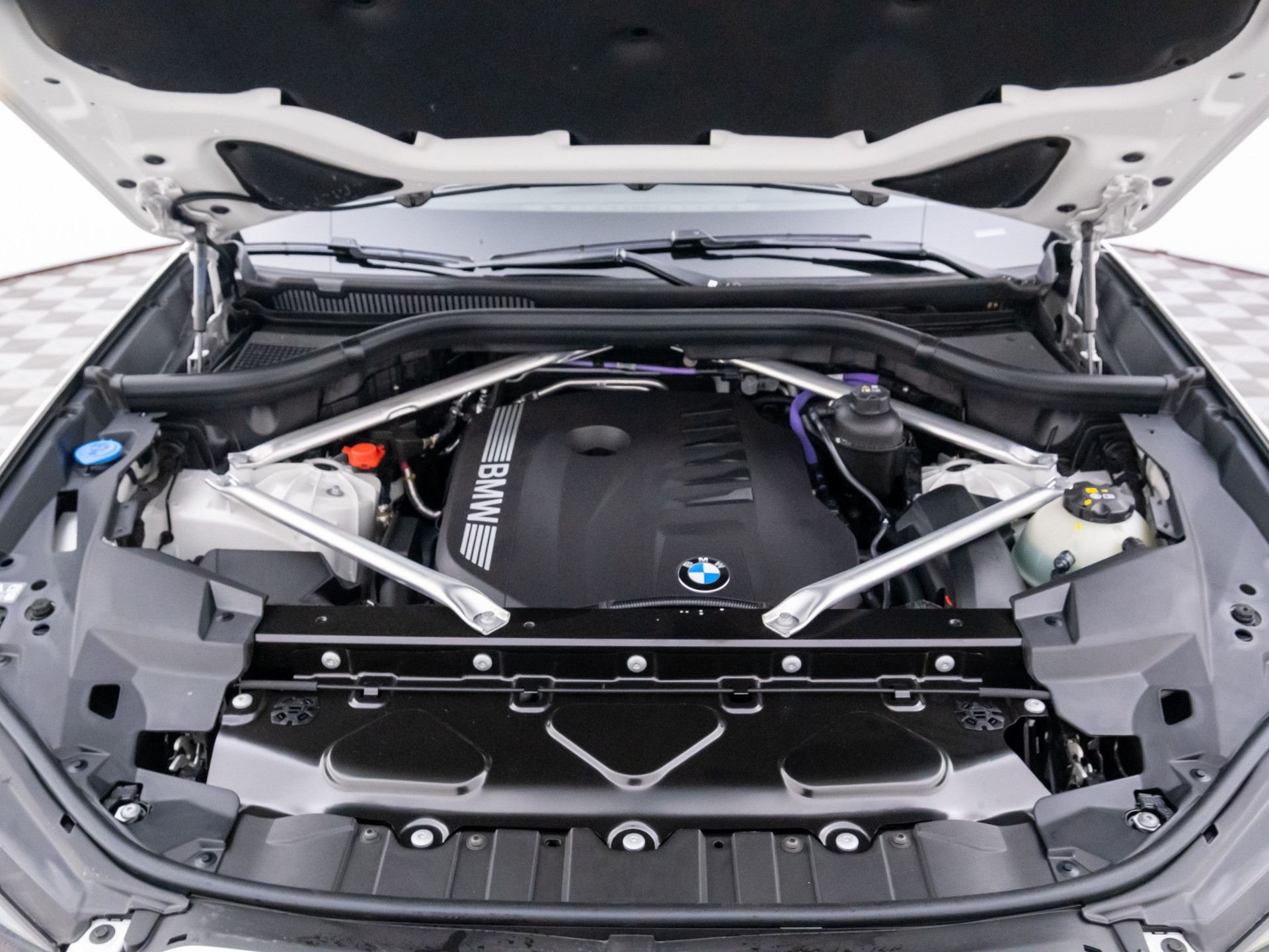 New 2026 Mineral White Metallic BMW xDrive40i image 33