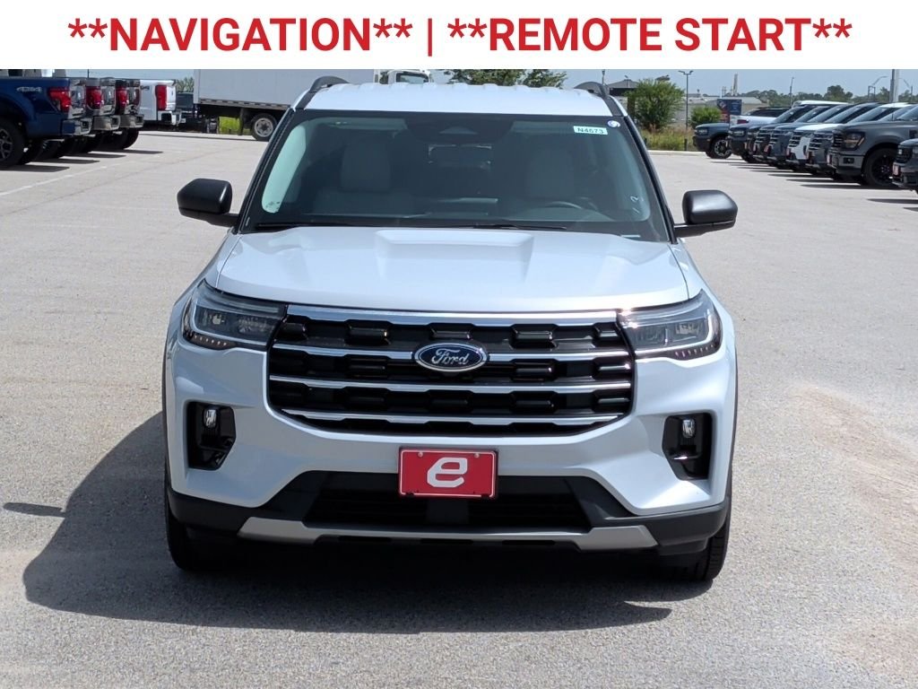 New 2026 Space White Metallic Ford Active image 2