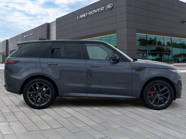 Used 2023 Blue Land Rover SE Dynamic image 6