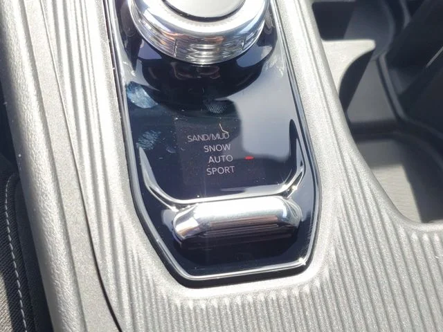 New 2026 Sting-Gray Clear-Coat Exterior Paint Jeep Laredo image 28