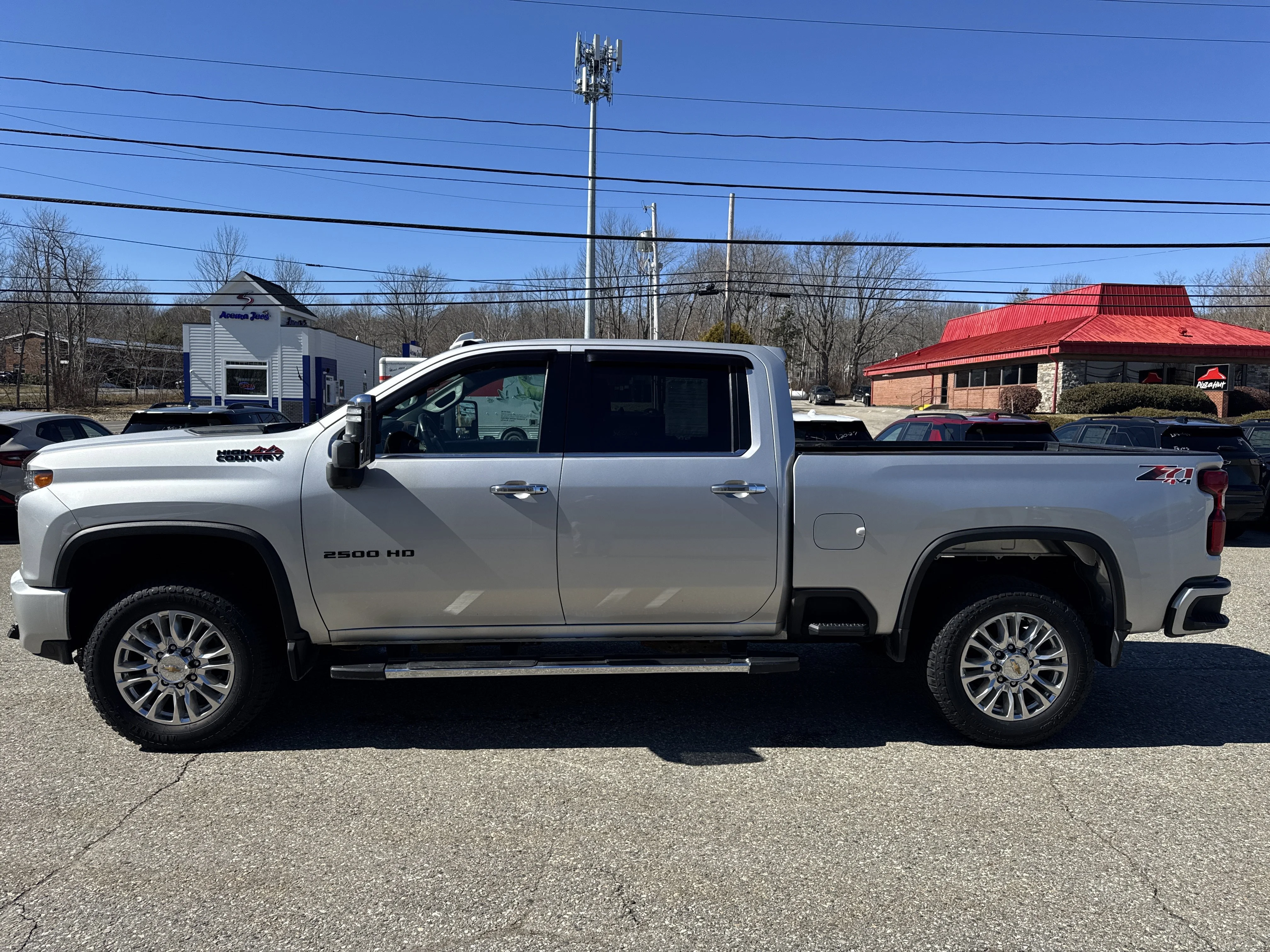 Used 2022 Silver Ice Metallic Chevrolet High Country image 8