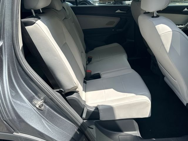 Used 2018 Gray Volkswagen 2.0T SE image 14