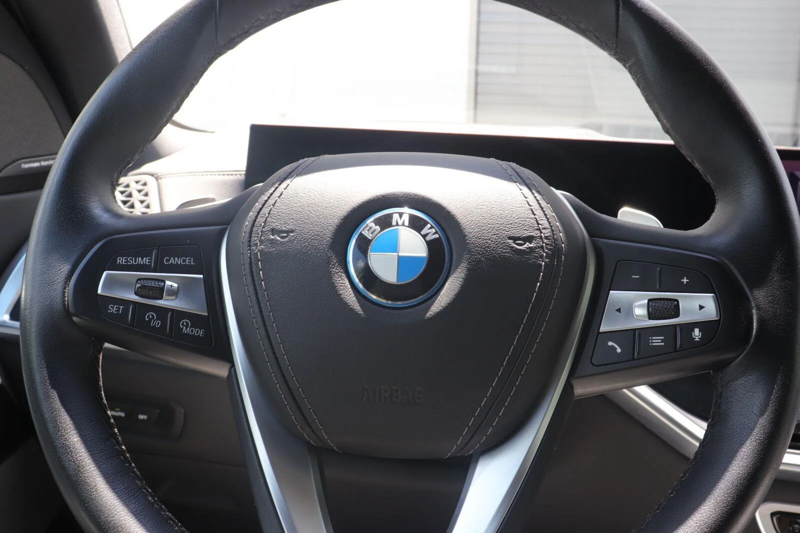 Used 2024 Alpine White BMW xDrive50e image 26